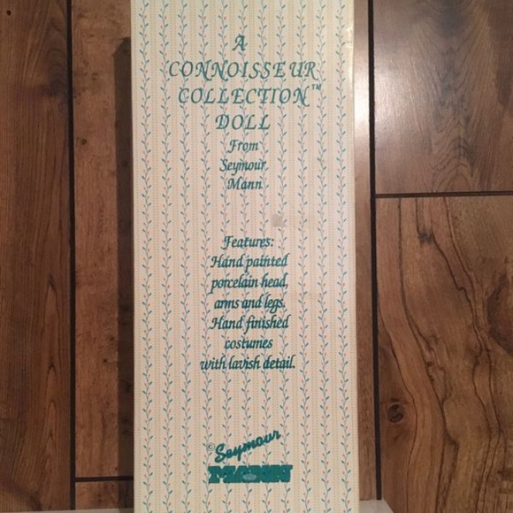 NWT GLORIA CONNOISSEUR COLLECTION DOLL - Picture 8 of 8